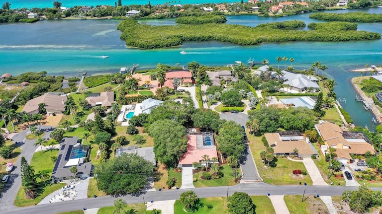 Photo 38 of 45 - 449 S Shore Dr, Osprey, FL 34229
