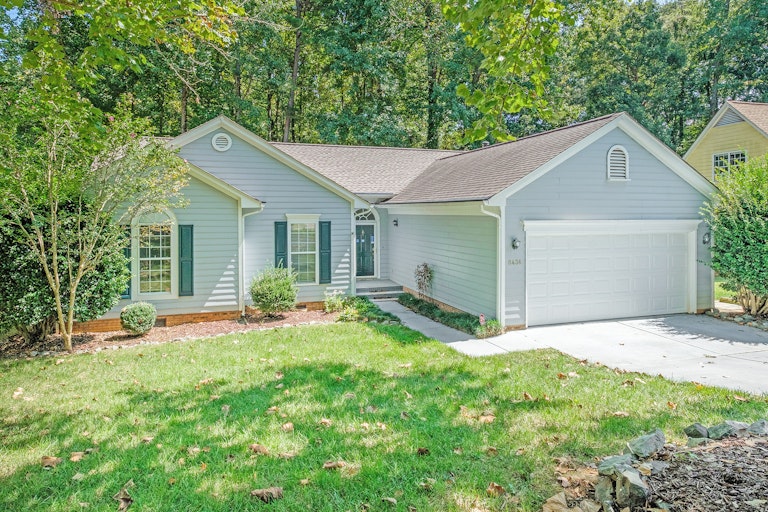 Photo 1 of 17 - 8436 Woodford Bridge Dr, Charlotte, NC 28216