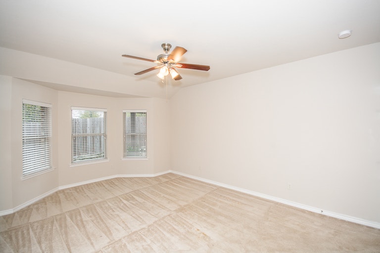 Photo 16 of 27 - 6076 Cedar Glen Dr, Grand Prairie, TX 75052