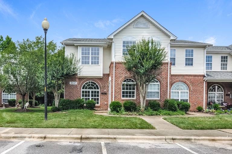 Photo 1 of 26 - 2021 Rivergate Rd #101, Raleigh, NC 27614