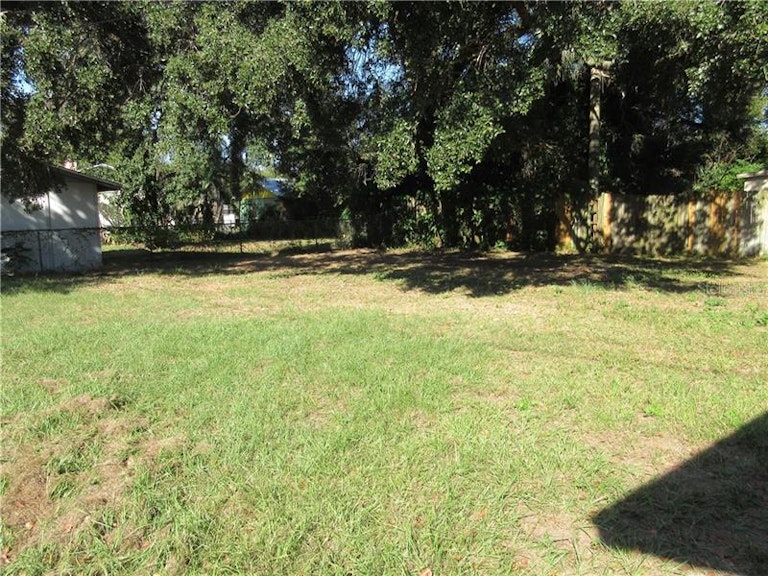 Photo 4 of 10 - 515 Norfolk Cir, Lakeland, FL 33801