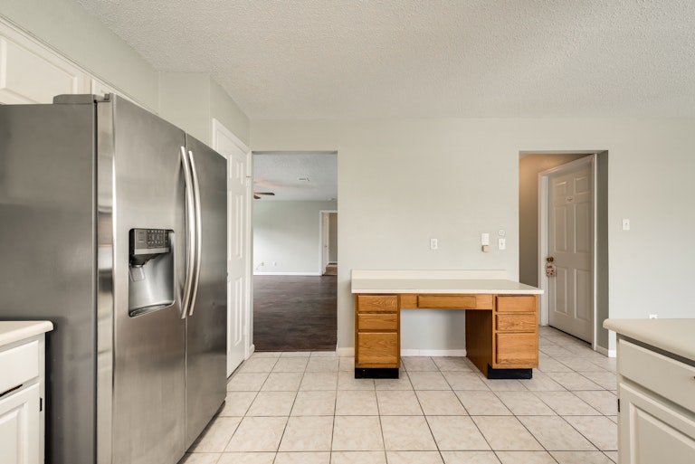 Photo 8 of 25 - 3910 Martha Ln, Rowlett, TX 75088