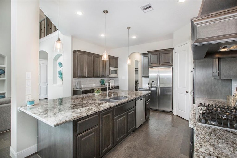 Photo 17 of 47 - 10610 Grace Hollow Dr, Cypress, TX 77433