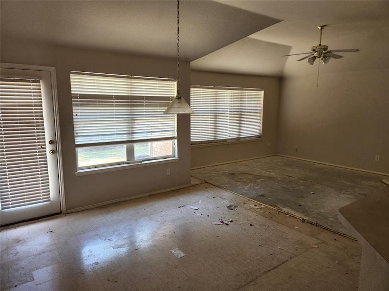 Photo 15 of 22 - 308 Wenrick Dr, Roanoke, TX 76262
