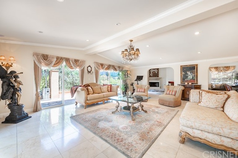 Photo 5 of 35 - 4705 Sophia Ave, Encino, CA 91436