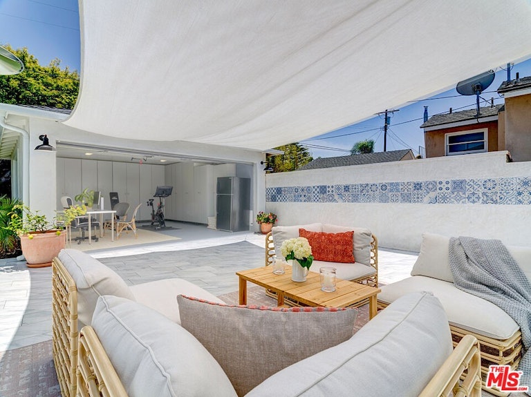 Photo 19 of 26 - 7404 Kentwood Ave, Los Angeles, CA 90045