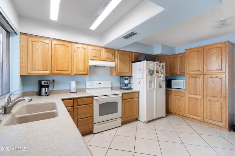 Photo 8 of 22 - 13421 N 24th Ave, Phoenix, AZ 85029