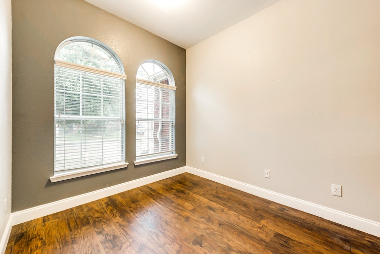 Photo 7 of 26 - 3608 Bandera Ranch Rd, Roanoke, TX 76262