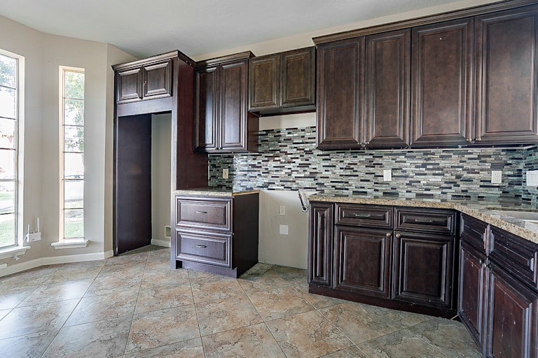 Photo 10 of 30 - 1134 Park Breeze Ct, Fresno, TX 77545