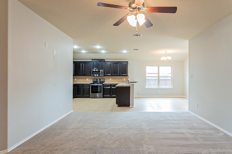 Photo 10 of 22 - 420 Harding Ln, Lavon, TX 75166