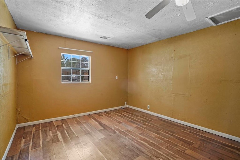 Photo 22 of 29 - 612 Highland Dr, Arlington, TX 76010