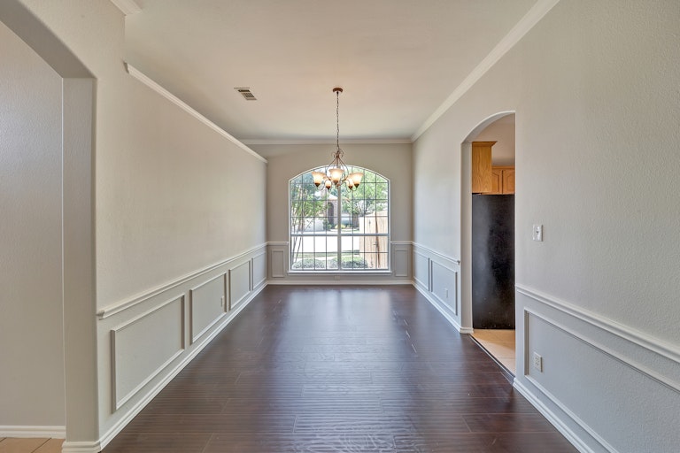 Photo 13 of 26 - 12601 Sweet Bay Dr, Euless, TX 76040