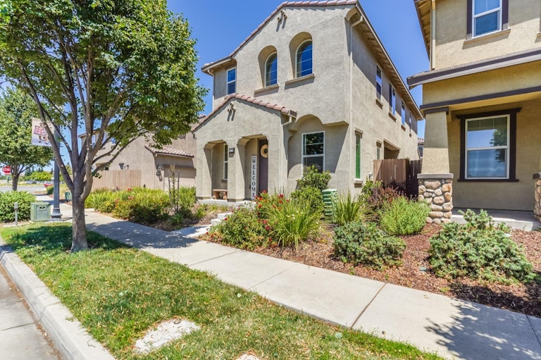 Photo 2 of 29 - 4478 Natomas Central Dr, Sacramento, CA 95834