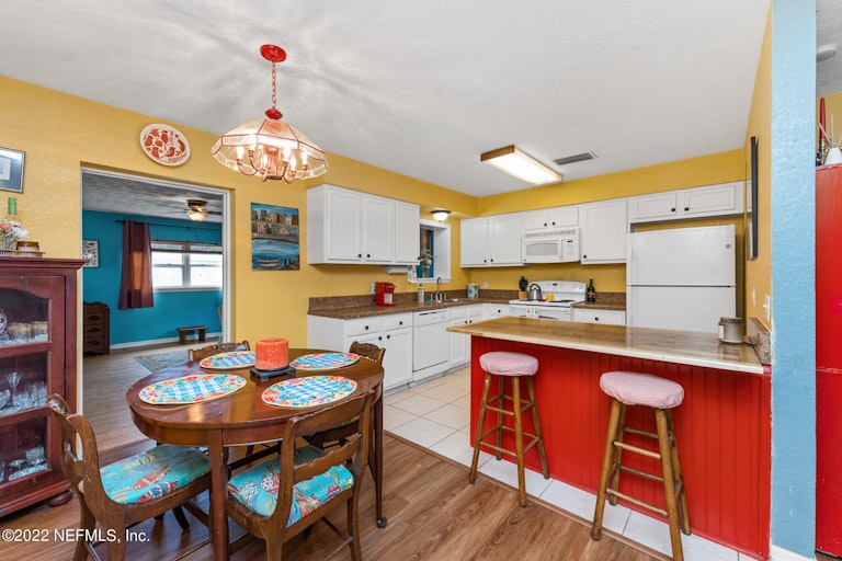 Photo 7 of 27 - 5804 Rover Dr, Jacksonville, FL 32244