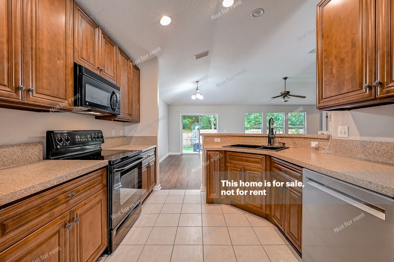 Photo 21 of 33 - 1088 Beckingham Dr, Saint Augustine, FL 32092
