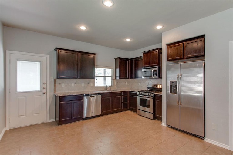 Photo 11 of 31 - 1924 Kachina Lodge Rd, Fort Worth, TX 76131