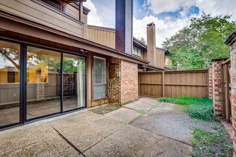 Photo 23 of 23 - 3193 Golden Oak, Dallas, TX 75234