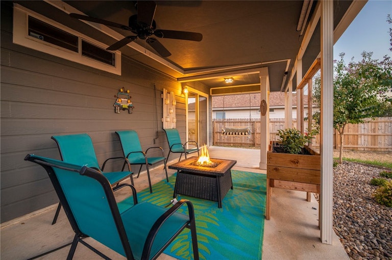 Photo 29 of 40 - 376 Solitaire Path, New Braunfels, TX 78130