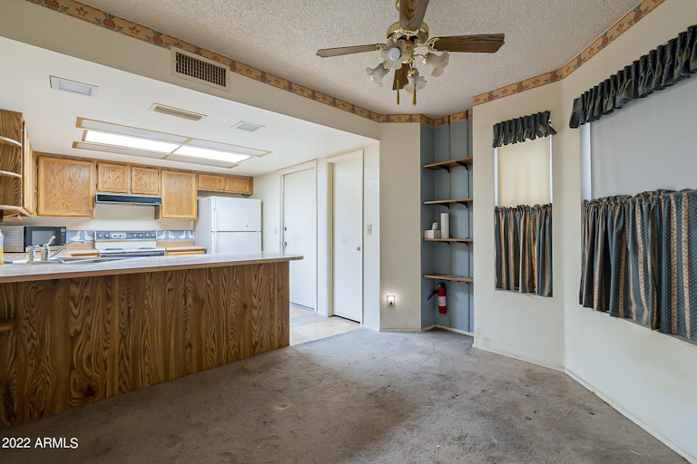 Photo 9 of 32 - 2541 E Wagoner Rd, Phoenix, AZ 85032