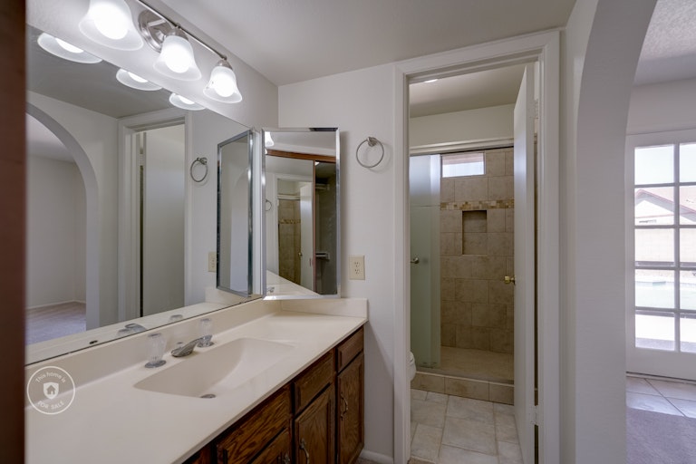 Photo 7 of 29 - 3856 W Wagoner Rd, Glendale, AZ 85308