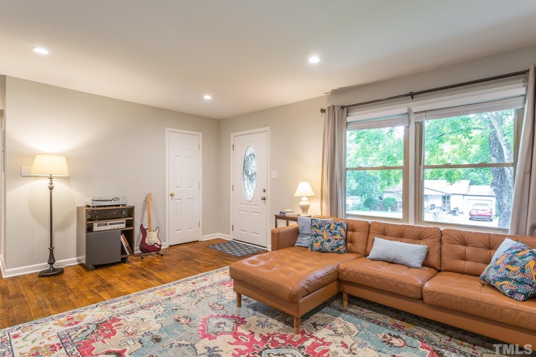 Photo 12 of 30 - 913 Greenwich St, Raleigh, NC 27610