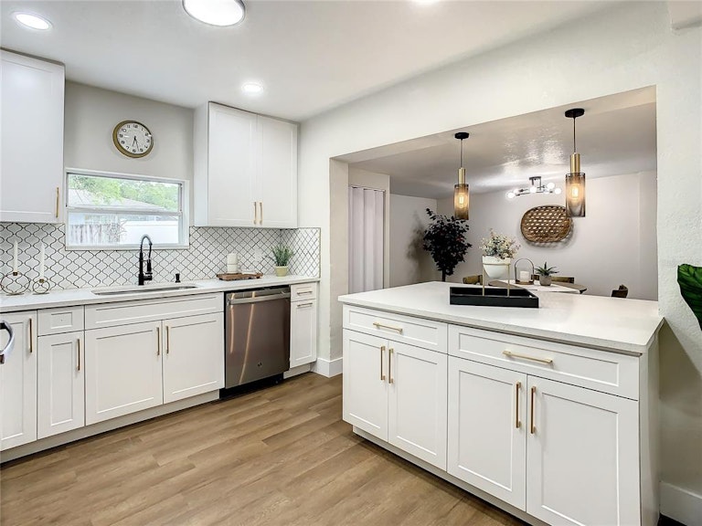 Photo 8 of 26 - 420 40th St S, Saint Petersburg, FL 33711
