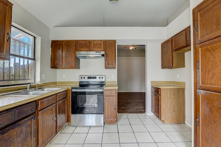 Photo 31 of 36 - 10503 Leroy Ct, Dallas, TX 75217