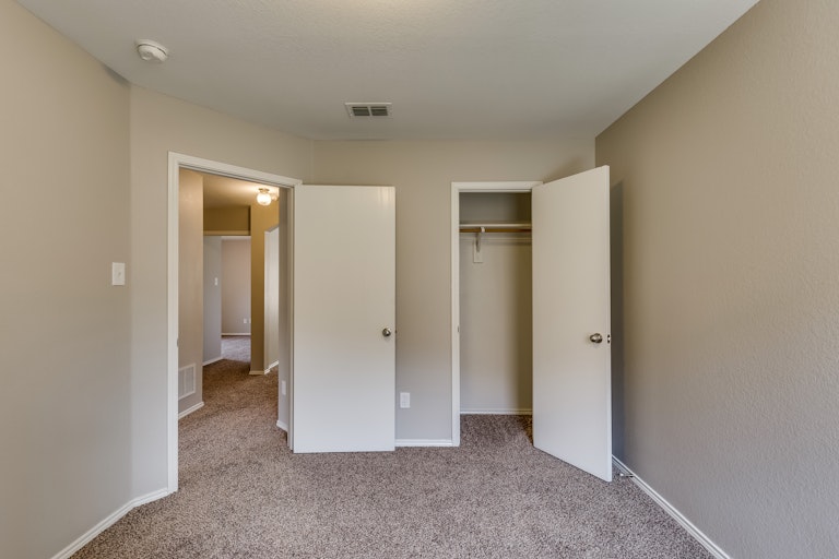 Photo 21 of 27 - 7728 Arkan Pkwy, Dallas, TX 75241