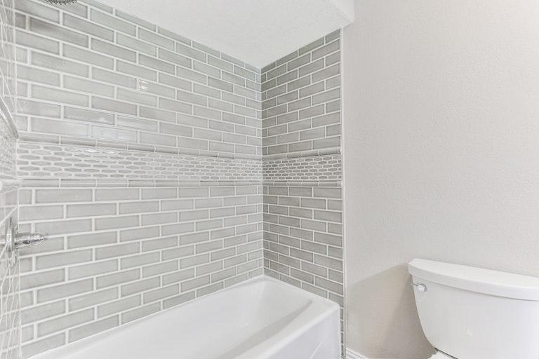 Photo 13 of 22 - 810 S Lincoln Dr, Duncanville, TX 75137