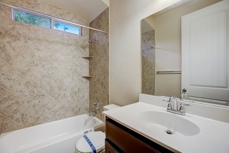 Photo 16 of 36 - 2620 Lightfoot Trl, Austin, TX 78745