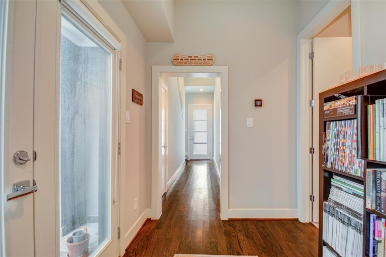Photo 9 of 49 - 5638 Petty St Unit C, Houston, TX 77007
