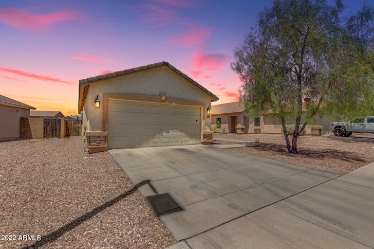Photo 2 of 25 - 1550 S 228th Ln, Buckeye, AZ 85326