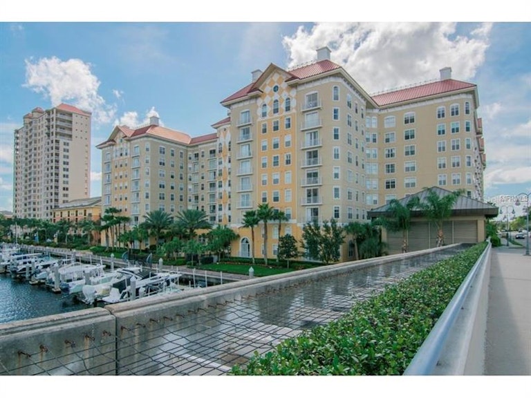 Photo 1 of 19 - 700 S Harbour Island Blvd #226, Tampa, FL 33602