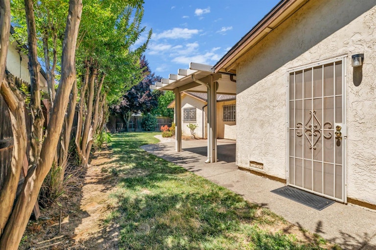 Photo 40 of 48 - 10 Glenville Cir, Sacramento, CA 95826