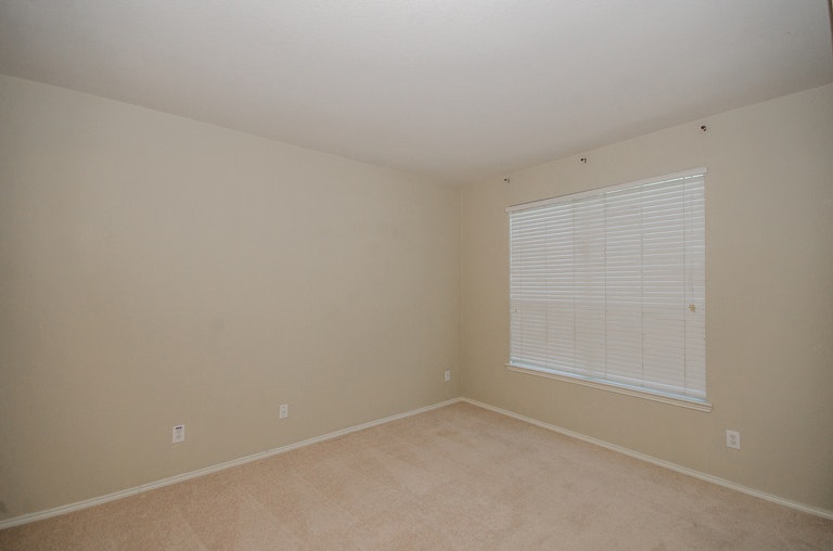 Photo 19 of 30 - 905 Crockett Dr, Lavon, TX 75166