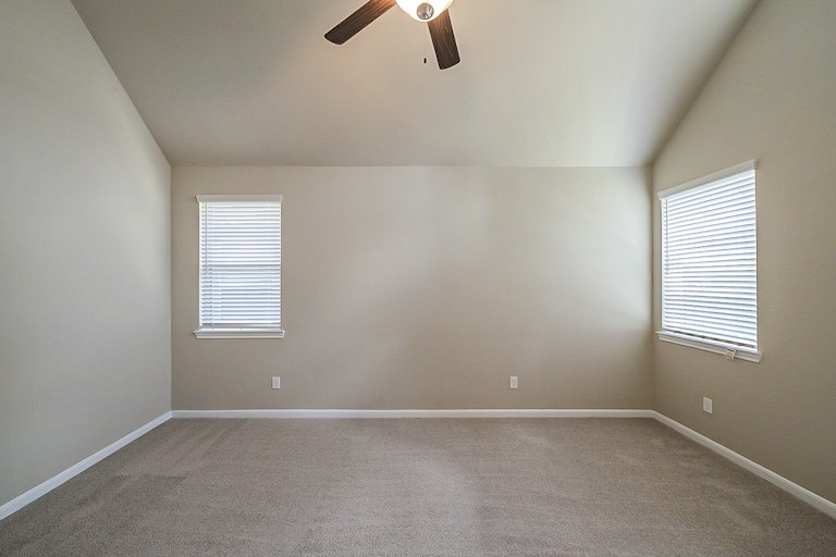 Photo 19 of 32 - 12426 Alora Bluff Trl, Humble, TX 77346