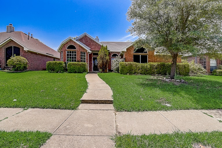 Photo 13 of 44 - 2313 Bent Brook Dr, Mesquite, TX 75181