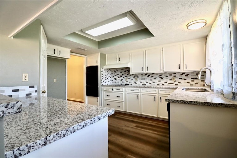 Photo 13 of 26 - 2726 Mesquite Dr, Sugar Land, TX 77479