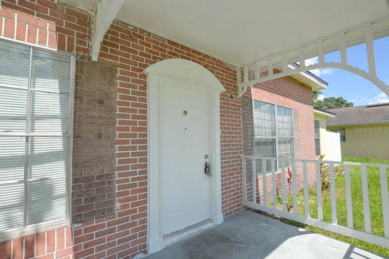 Photo 4 of 39 - 604 Deauville Ct, Kissimmee, FL 34758