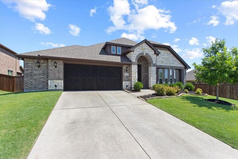 Photo 2 of 25 - 915 Birchwood Dr, Wylie, TX 75098
