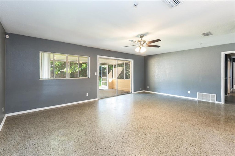 Photo 10 of 34 - 3112 Oak Bluff Dr, Orlando, FL 32827