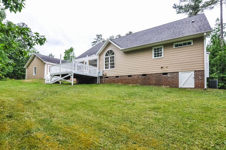 Photo 21 of 25 - 246 Creek Dr, Garner, NC 27529