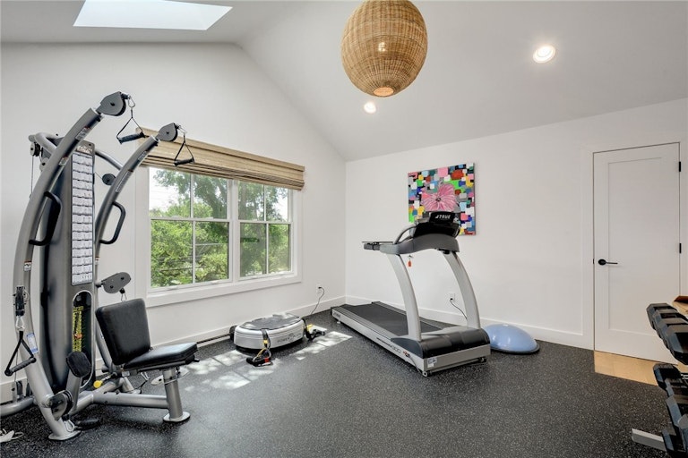 Photo 34 of 40 - 5001 Rollingwood Dr, West Lake Hills, TX 78746