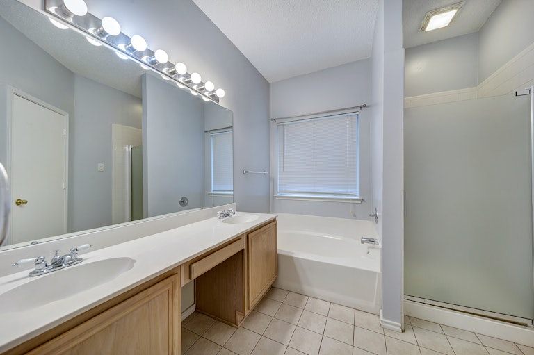 Photo 16 of 26 - 1020 Havenbrook Dr, Arlington, TX 76001