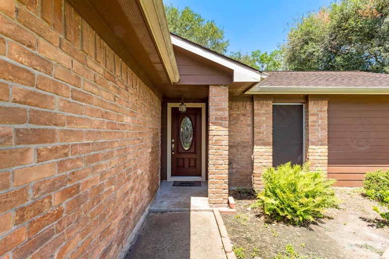 Photo 3 of 25 - 335 William Morton Dr, Richmond, TX 77406
