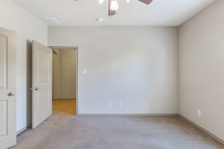 Photo 18 of 25 - 11044 Dillon St, Fort Worth, TX 76179
