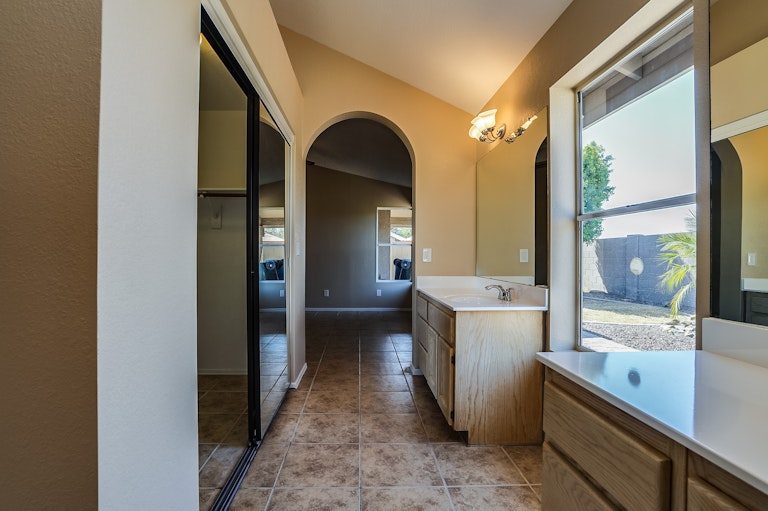 Photo 14 of 20 - 1102 E Villa Theresa Dr, Phoenix, AZ 85022