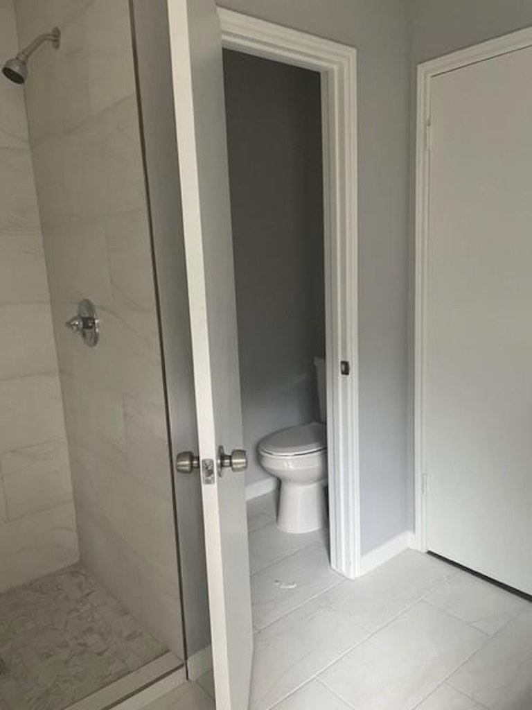 Photo 11 of 29 - 10302 Tablerock Dr, Houston, TX 77064