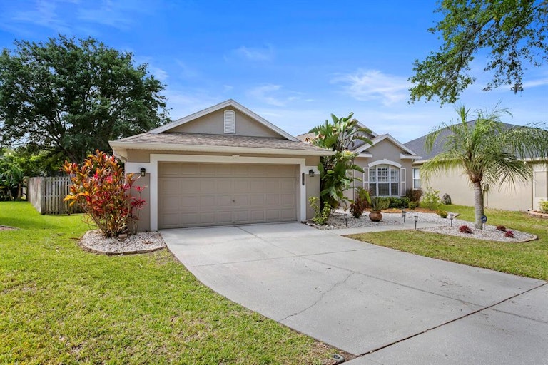 Photo 3 of 68 - 19139 Cherry Rose Cir, Lutz, FL 33558