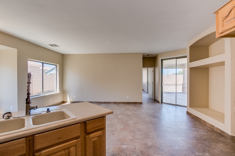 Photo 10 of 39 - 12566 W Cheery Lynn Rd, Avondale, AZ 85392